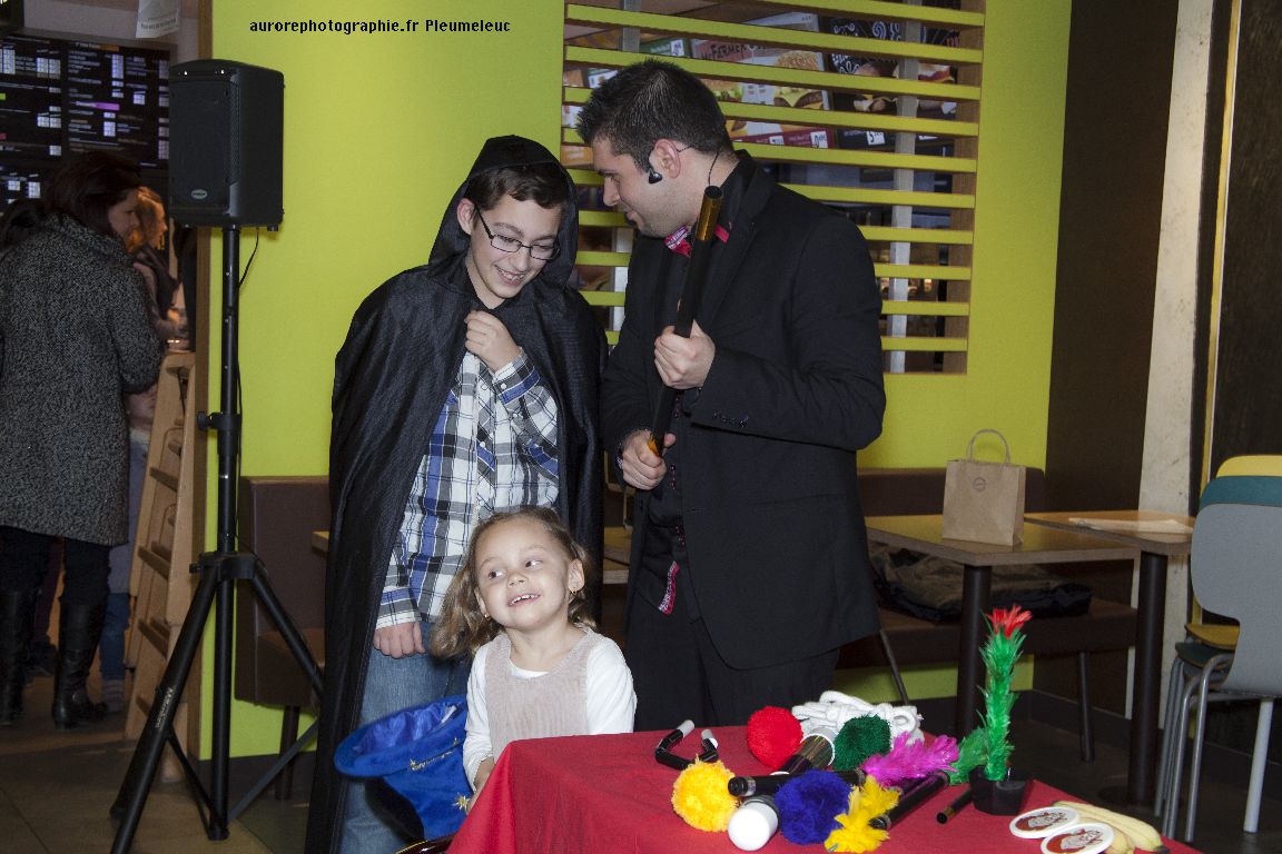 Spectacle de magie - magicien enfants - spectacle McDo - Magie Magicien -16