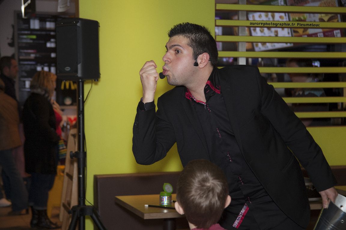 Spectacle de magie - magicien enfants - spectacle McDo - Magie Magicien -35