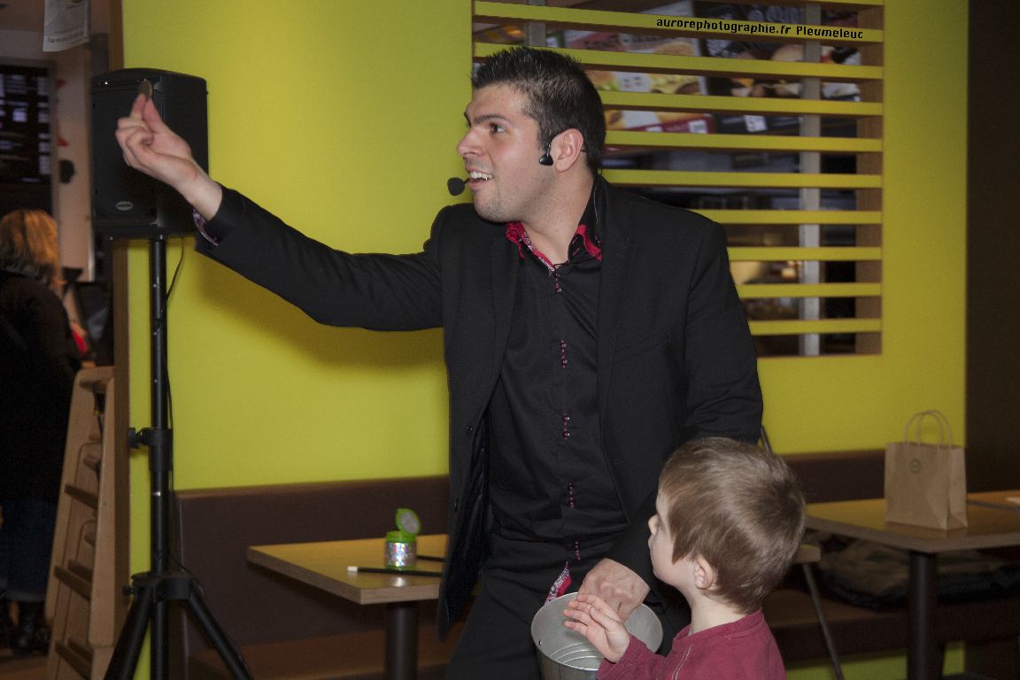 Spectacle de magie - magicien enfants - spectacle McDo - Magie Magicien -37