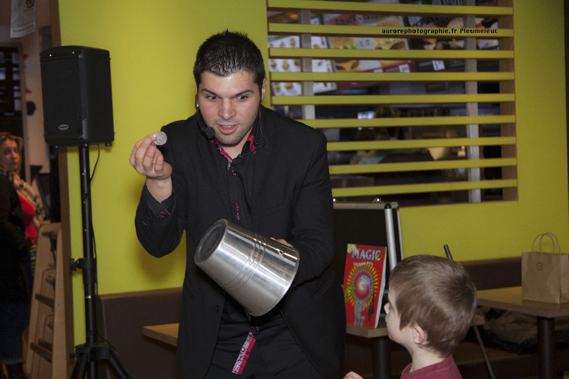 Spectacle de magie - magicien enfants - spectacle McDo - Magie Magicien -38