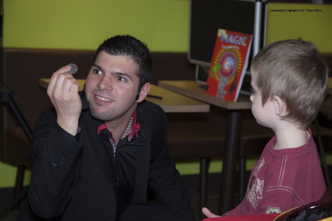 Spectacle de magie - magicien enfants - spectacle McDo - Magie Magicien -43