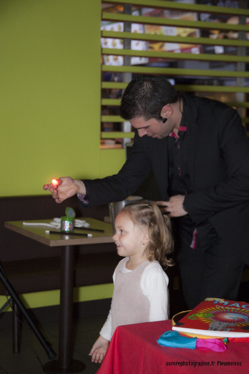 Spectacle de magie - magicien enfants - spectacle McDo - Magie Magicien -68