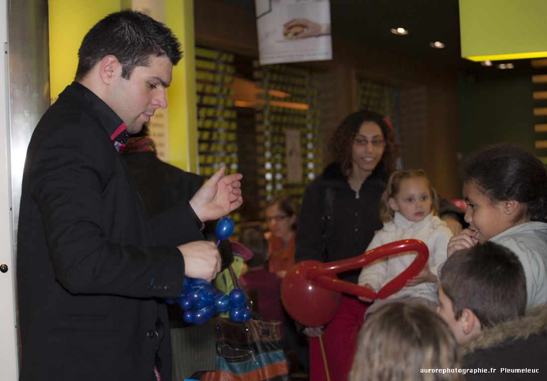 Spectacle de magie - magicien enfants - spectacle McDo - Magie Magicien -81